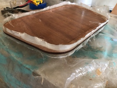  The edge of the hatch cover is fiberglassed. 