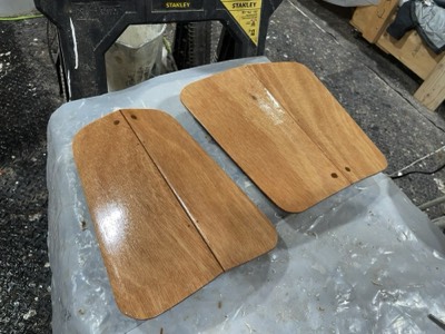  Hatch covers are varnished. 