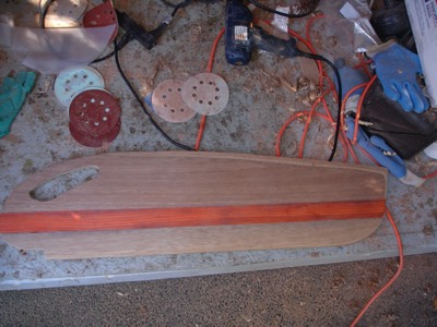  The leeboard is rounded and smoothed. 